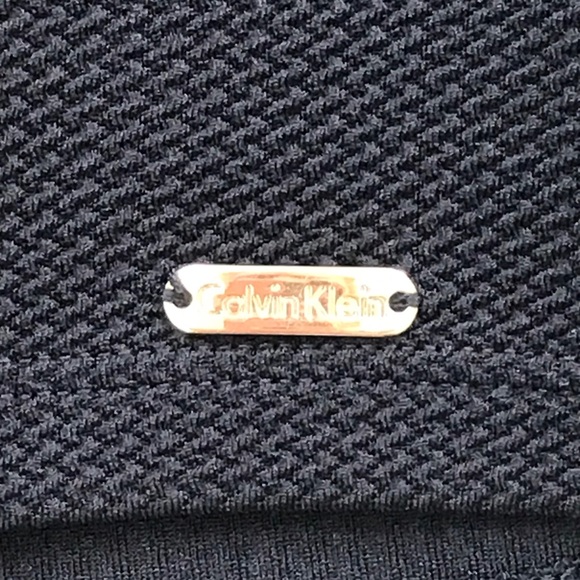 Calvin Klein | Women’s cold shoulder top. Size Medium. Textured fabric. - Picture 3 of 5